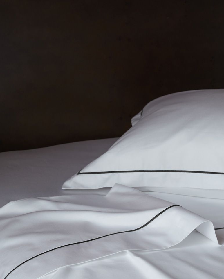 Drap plat en satin | Blanc Bourdon Noir